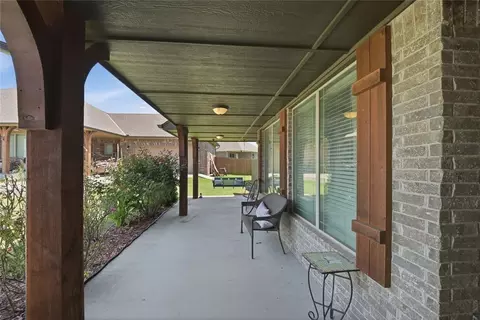 Exterior - 279 Timber Ln, Harrah, OK 73045 photo 2 of 8