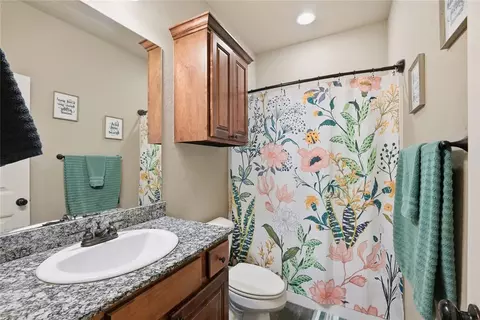 Bath - 279 Timber Ln, Harrah, OK 73045 photo 3 of 3