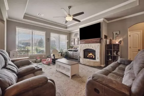 279 Timber Ln, Harrah, OK 73045