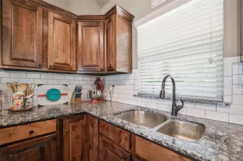 Kitchen - 279 Timber Ln, Harrah, OK 73045 photo 2 of 2