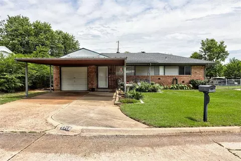 9713 Sonata Ct, Midwest City, OK 73130
