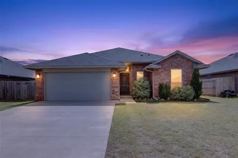 940 S Appaloosa Ln, Mustang, OK 73064