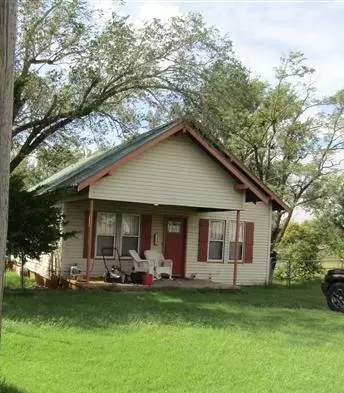 317 N 3rd St, Weatherford, OK 73096