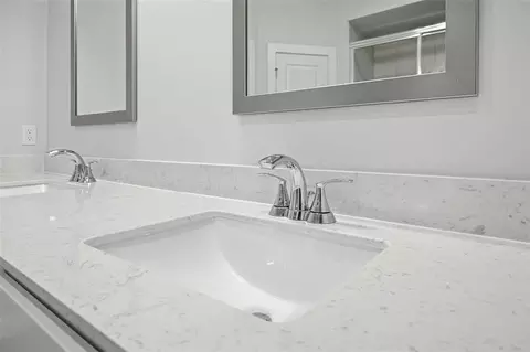 Bath - 1723 Elm Cir, Tuttle, OK 73089 photo 3 of 7