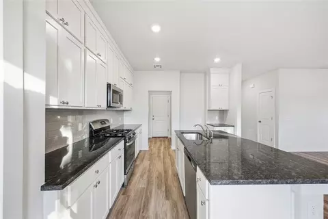 Kitchen - 1723 Elm Cir, Tuttle, OK 73089 photo 1 of 3
