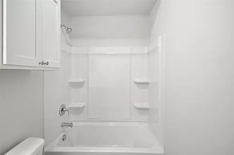 Bath - 1723 Elm Cir, Tuttle, OK 73089 photo 7 of 7