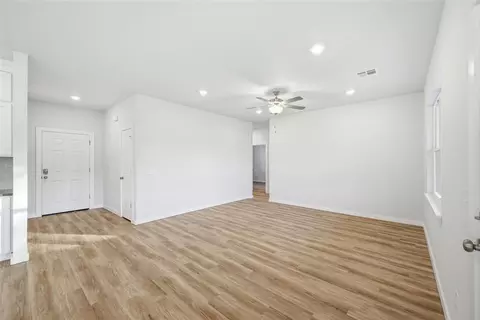 Living - 1723 Elm Cir, Tuttle, OK 73089 photo 1 of 2