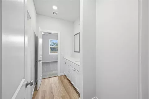 Entry Way - 1723 Elm Cir, Tuttle, OK 73089 photo 6 of 8