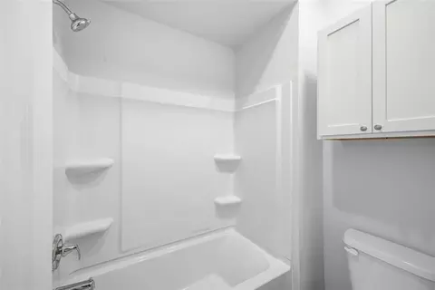 Bath - 1723 Elm Cir, Tuttle, OK 73089 photo 5 of 7