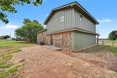 Exterior - 601 E Warren Rd, Blair, OK 73526 photo 8 of 11