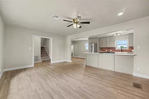 Living - 601 E Warren Rd, Blair, OK 73526 photo 4 of 7