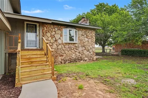 Exterior - 601 E Warren Rd, Blair, OK 73526 photo 5 of 11