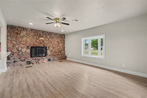 Living - 601 E Warren Rd, Blair, OK 73526 photo 7 of 7