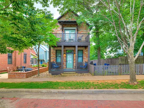 48 Park St, Carlton Landing, OK 74432