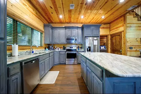 Kitchen - 207 Lonely Maple Trl, Broken Bow, OK 74728 photo 3 of 3