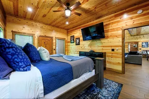 Bedroom - 207 Lonely Maple Trl, Broken Bow, OK 74728 photo 3 of 7
