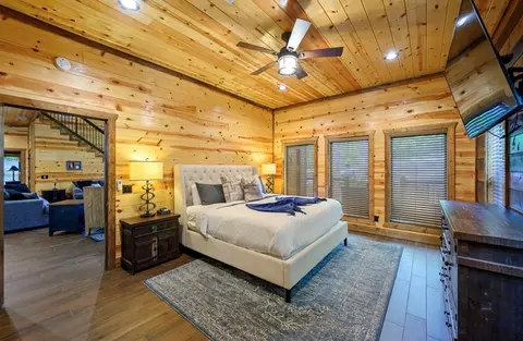 Bedroom - 207 Lonely Maple Trl, Broken Bow, OK 74728 photo 7 of 7