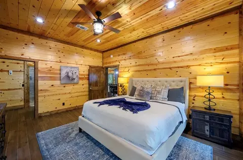 Bedroom - 207 Lonely Maple Trl, Broken Bow, OK 74728 photo 5 of 7