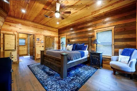 Bedroom - 207 Lonely Maple Trl, Broken Bow, OK 74728 photo 2 of 7