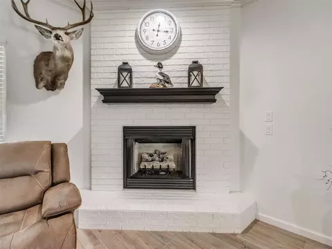 Living - 17656 Deer Trl, Mcloud, OK 74851 photo 3 of 4