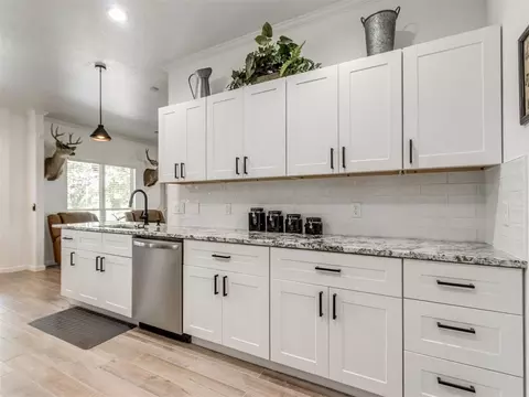 Kitchen - 17656 Deer Trl, Mcloud, OK 74851 photo 3 of 4