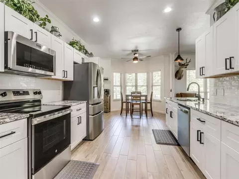 Kitchen - 17656 Deer Trl, Mcloud, OK 74851 photo 4 of 4