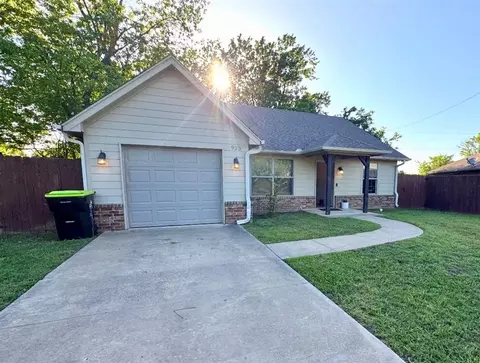 923 N Summer Tree Dr, Ada, OK 74820