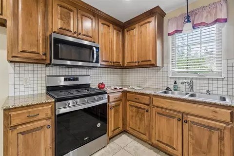 Kitchen - 313 E Clegern Ave, Edmond, OK 73034 photo 1 of 4