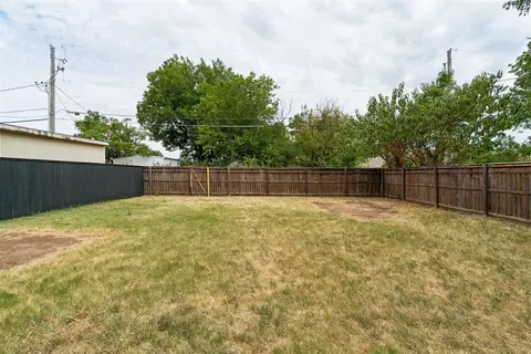 Exterior - 313 E Clegern Ave, Edmond, OK 73034 photo 5 of 6