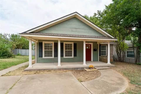Exterior - 313 E Clegern Ave, Edmond, OK 73034 photo 3 of 6