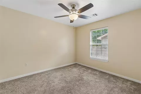 Bedroom - 313 E Clegern Ave, Edmond, OK 73034 photo 3 of 4