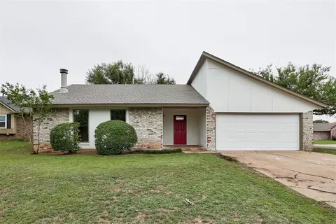 2712 Clover Glen Dr, Edmond, OK 73013