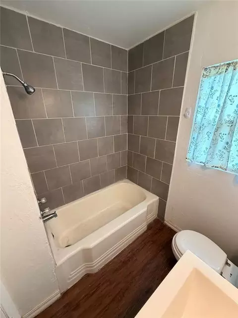 Bath - 919 Lee Ora St, Altus, OK 73521 photo 1 of 1
