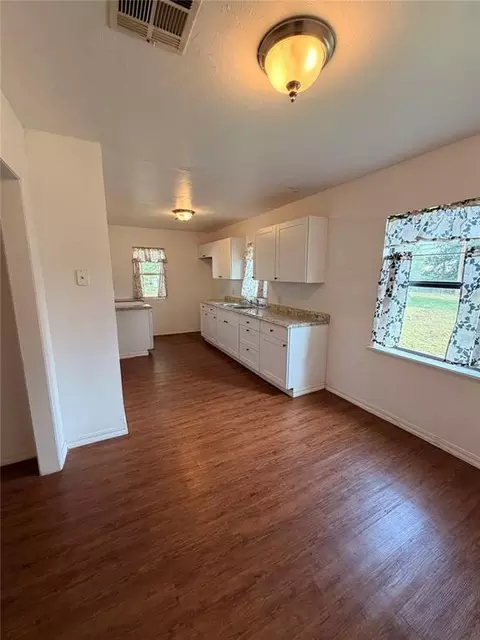 Kitchen - 919 Lee Ora St, Altus, OK 73521 photo 1 of 2