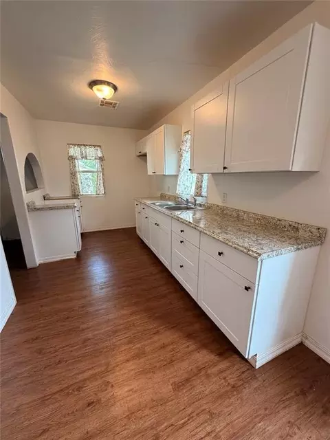 Kitchen - 919 Lee Ora St, Altus, OK 73521 photo 2 of 2