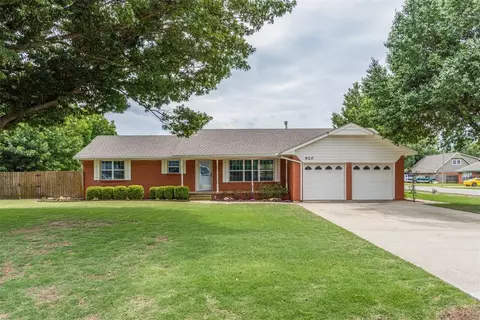 920 NW 32nd St, Moore, OK 73160