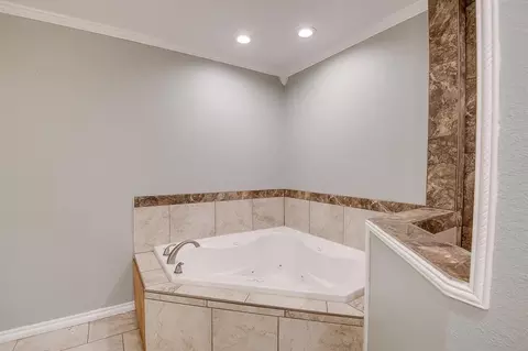 Bath - 331743 E 1020 Rd, Harrah, OK 73045 photo 5 of 6