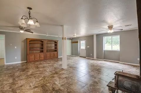 Living - 331743 E 1020 Rd, Harrah, OK 73045 photo 4 of 5