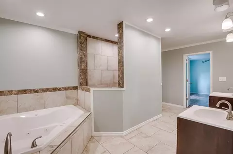 Bath - 331743 E 1020 Rd, Harrah, OK 73045 photo 6 of 6