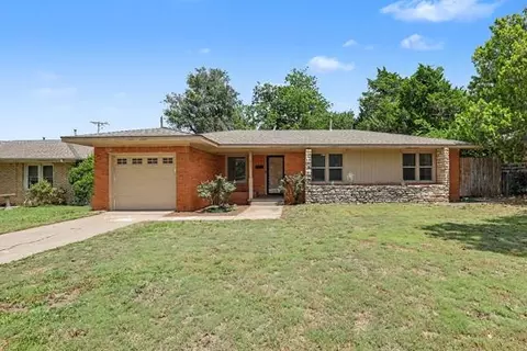 2231 W Britton Rd, The Village, OK 73120