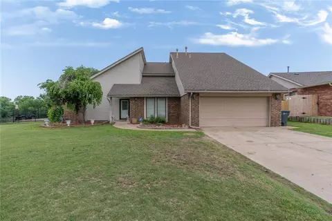 6209 Inland Rd, Warr Acres, OK 73132