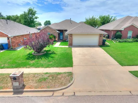 2333 Serenade Dr, Midwest City, OK 73130