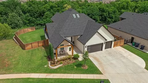 14516 N Chambord Dr, Yukon, OK 73099