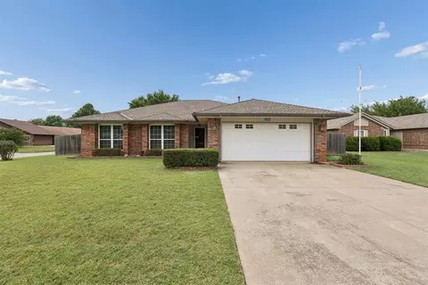 1313 Fairfax Ct, Yukon, OK 73099