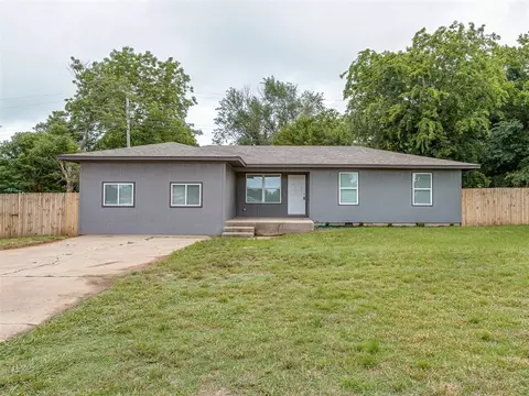 8817 NE 10th St, Midwest City, OK 73110