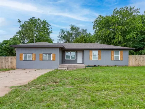 8817 NE 10th St, Midwest City, OK 73110