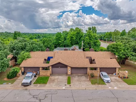 2910 Stonepoint Dr #2910, Edmond, OK 73034