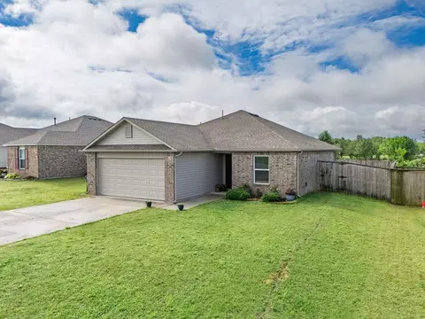 1917 Timber Dale Dr, Shawnee, OK 74804