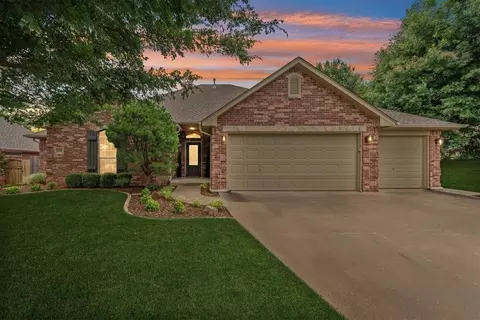 608 Ash Grove Cir, Edmond, OK 73003