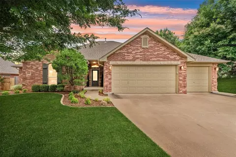 608 Ash Grove Cir, Edmond, OK 73003